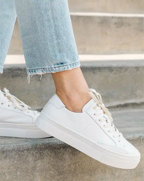 https://herjoliejourney.com/wp-content/uploads/2023/02/best-white-sneakers.jpg